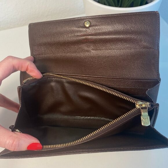 ⭐️Louis Vuitton Damier Ebene Sarah Wallet - Picture 9 of 12